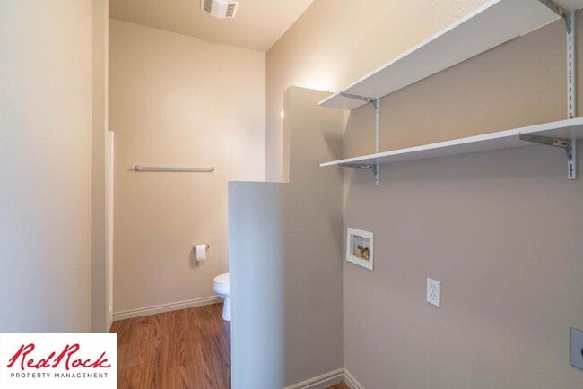 Building Photo - Dog Friendly! Great 2 Bedroom, 2 Bathroom ...