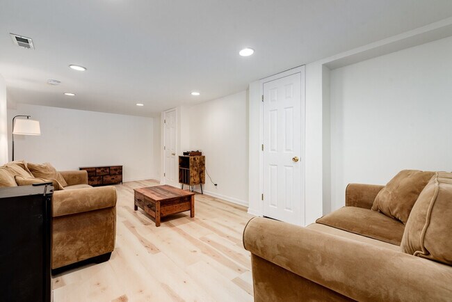 Building Photo - 4423 Vance Ave