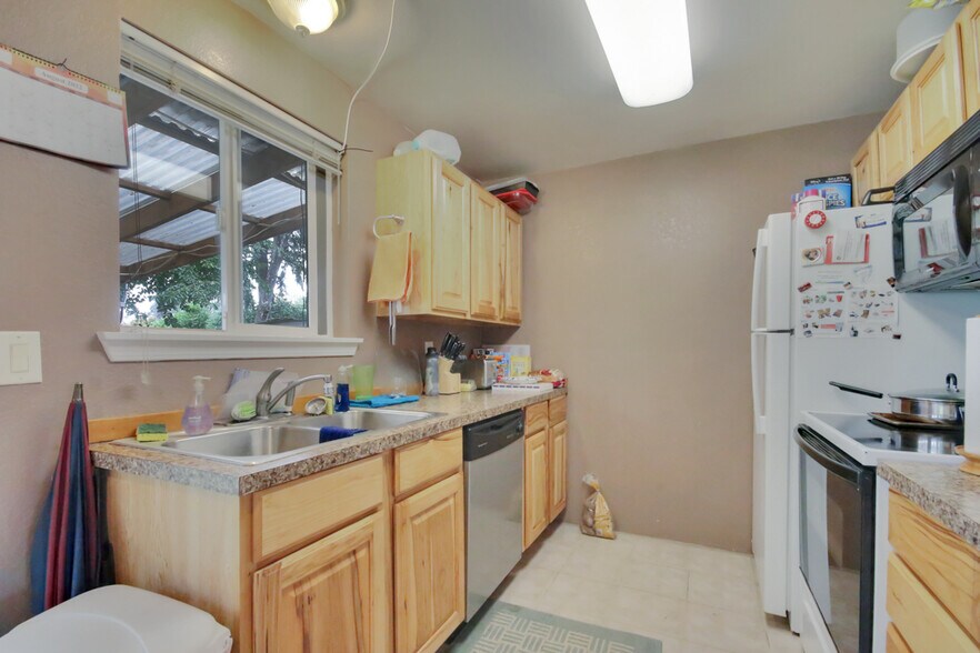 Kitchen - 7017 Sacramento St SW