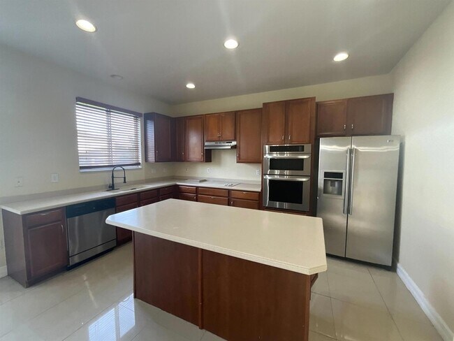 Building Photo - 611 1st Cape Coral Dr