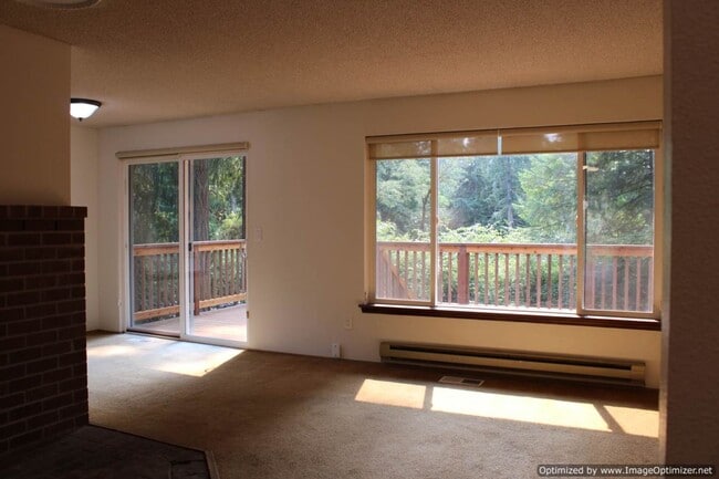 Building Photo - Charming 3-Bedroom Rambler with Spacious Y...