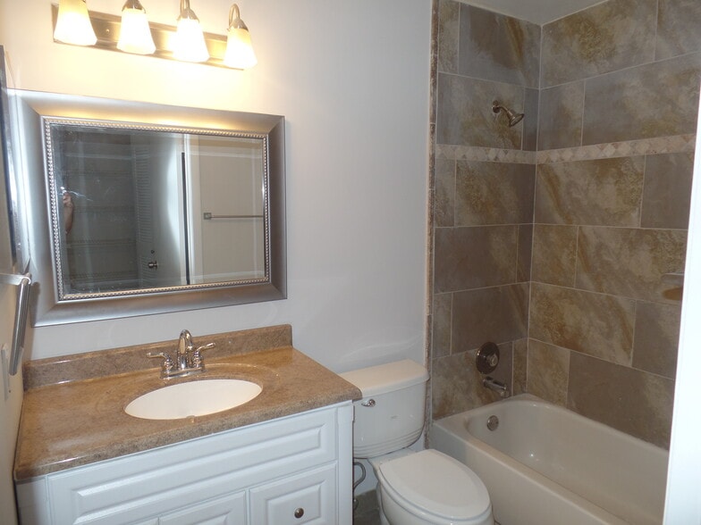 Building Photo - 5200 NW 31st Ave