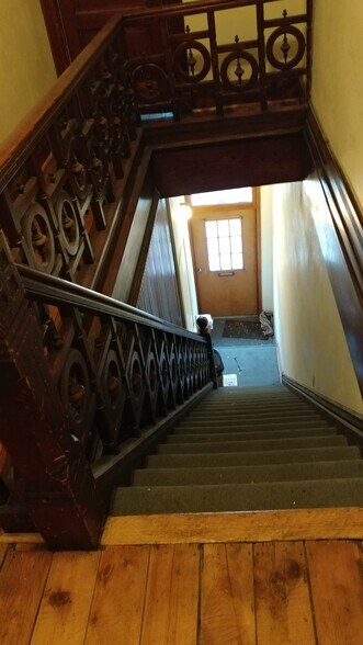 Primary Photo - 219 N Franklin St