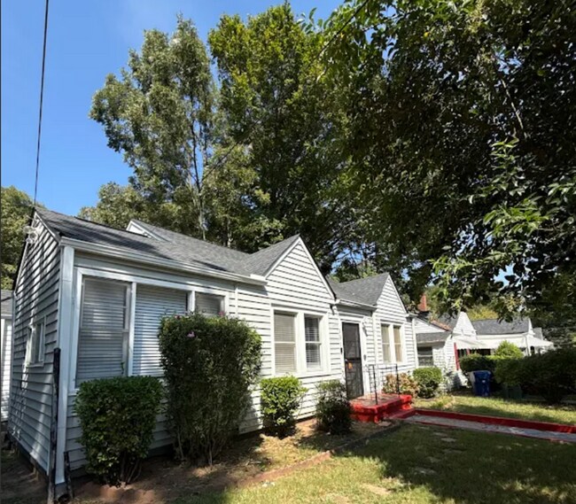 Building Photo - 4 Bed 2 Bath in Atlanta!