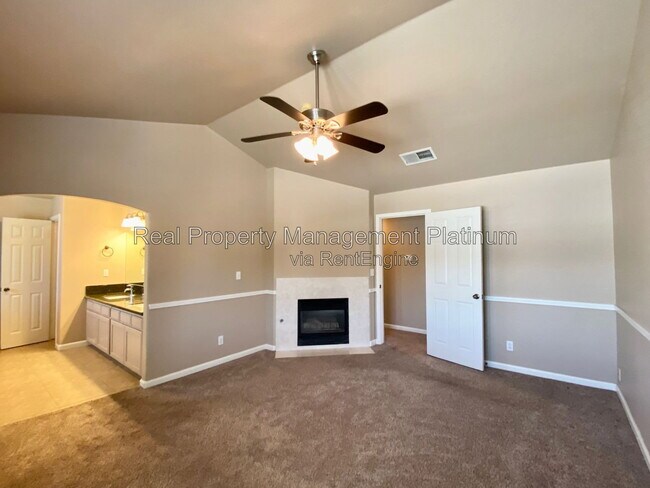 Building Photo - 7115 N Cecelia Ave