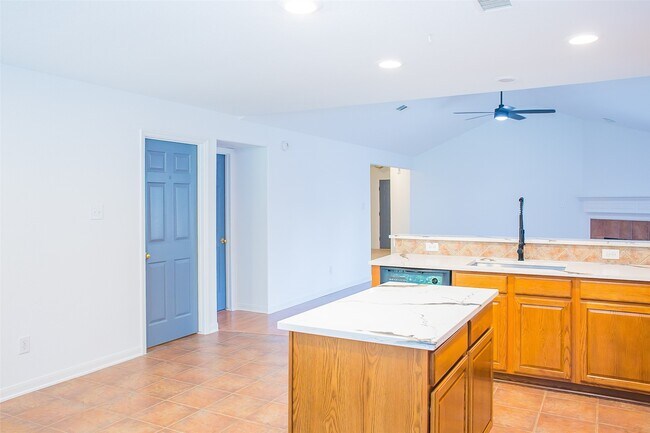 Building Photo - 91 Genesee Ridge Dr