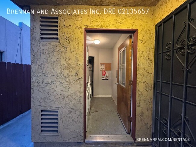 Building Photo - Cozy 1-Bedroom Condo North Park, 2 Parking...