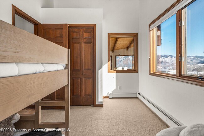 Building Photo - 2227 Juniper Hill Rd