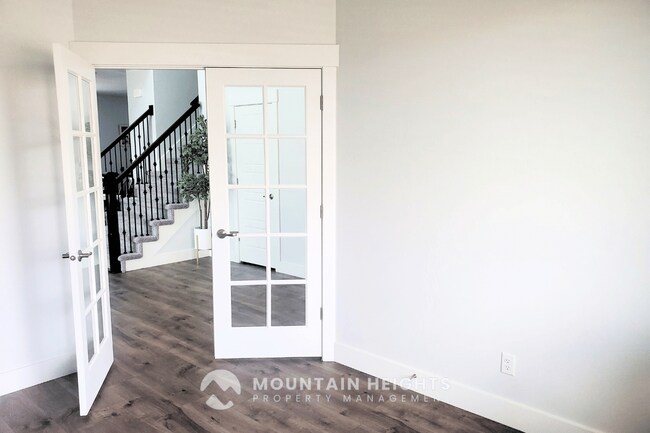 Building Photo - 3861 Spring Brook Ln