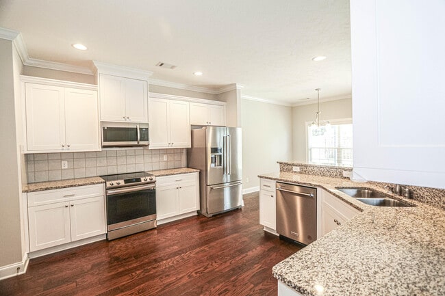 Building Photo - 987 Glenhaven Dr