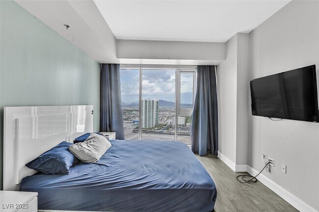 Building Photo - 2700 S Las Vegas Blvd