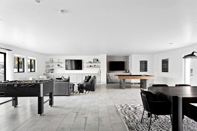 Building Photo - 4633 N 49th Pl