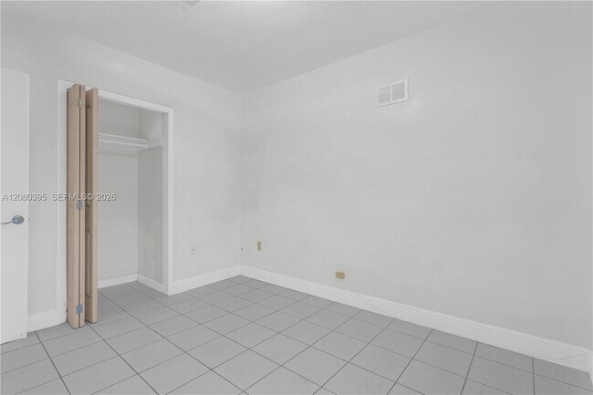 Building Photo - 9441 SW 27th Dr