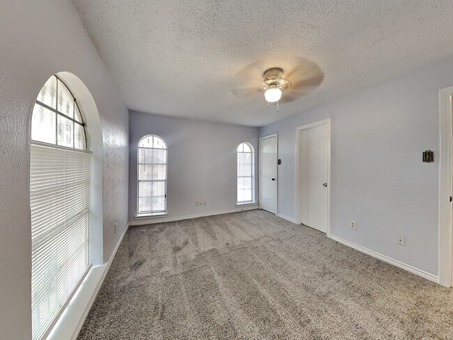 Building Photo - 7105 Rolling Fork Dr