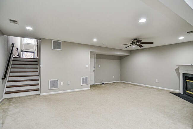 Building Photo - 4654 Hummingbird Ln