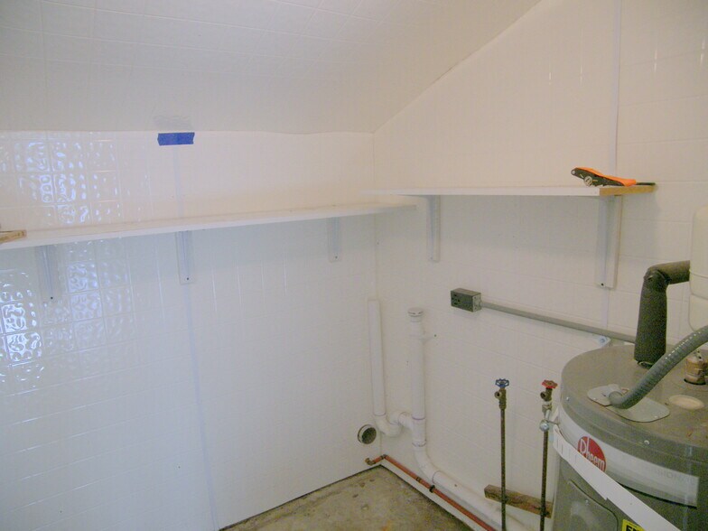 Building Photo - 7600 E Oakridge Cir