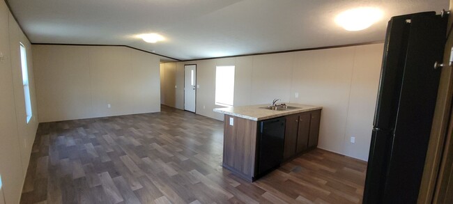 Building Photo - Very nice 3 bedroom/2 bath mobile home in ...