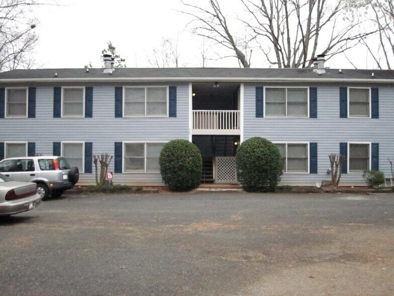 Building Photo - 220 Mark Twain Cir