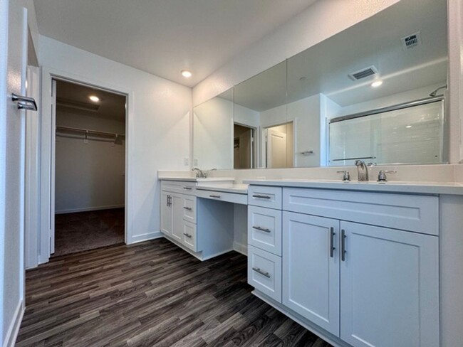 Building Photo - Brand new 4 bedroom Winchester home with a...