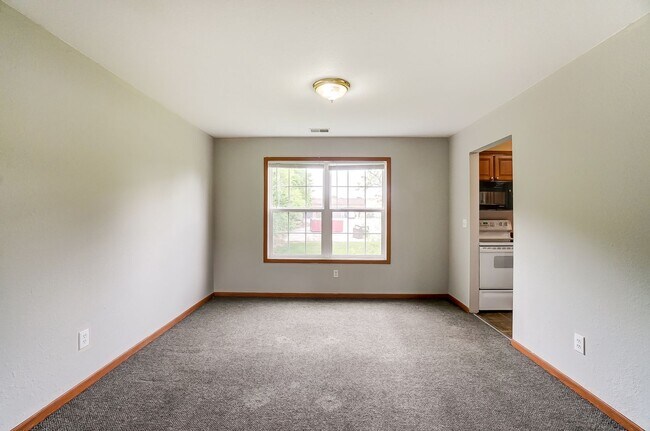 Building Photo - 1103 N Byrne Rd