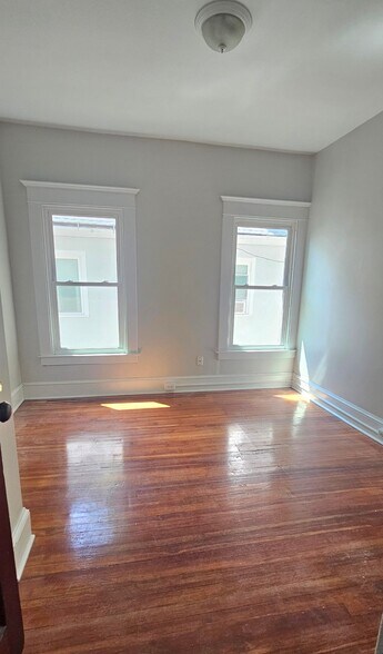 Building Photo - 254 Goffe Terrace