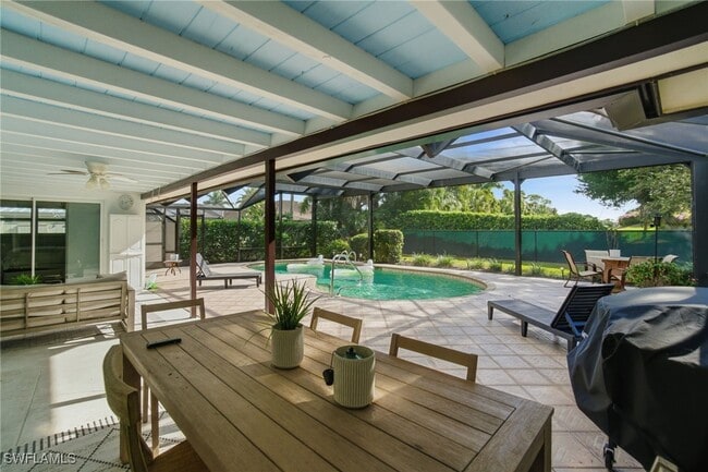 Building Photo - 560 Cypress Way E