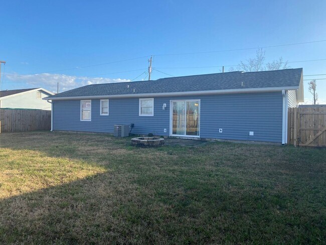 Building Photo - Cozy & Centrally Located 3Bed/2Ba in Lynn ...