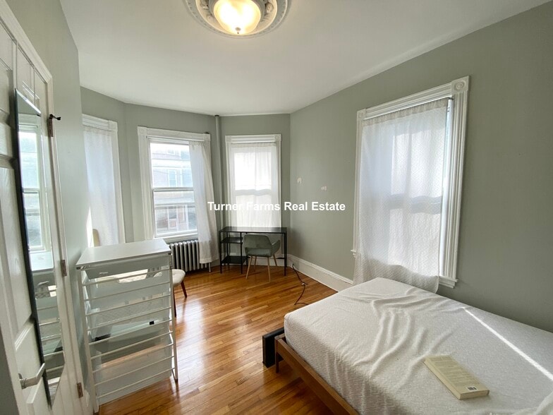 Building Photo - 3 Oswald St