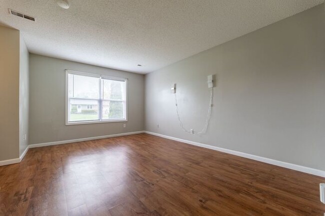 Building Photo - **Charming 3-Bedroom Home with Spacious Ya...