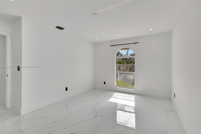 Building Photo - 17084 33rd Rd N