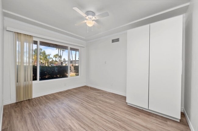 Building Photo - Oversized detached garage!