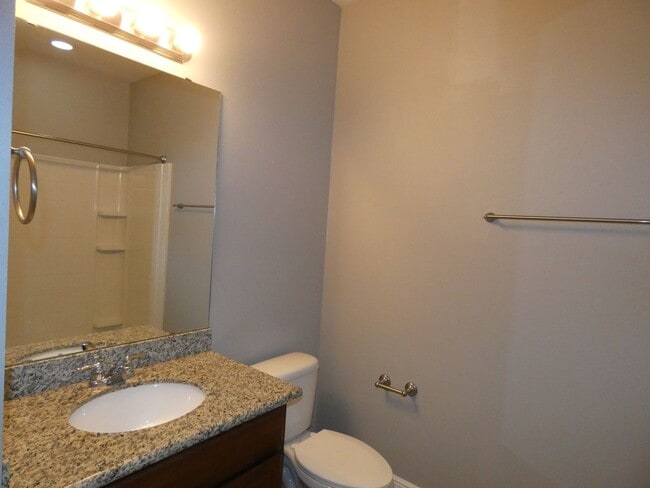 Building Photo - Spacious 5-Bedroom Home