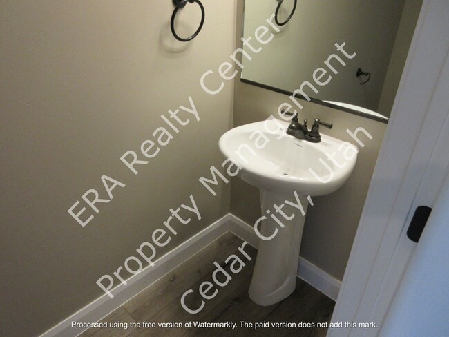 Building Photo - **Move-In Bonus!!! 3 bedroom, 2.5 bath - Newer town home living in the heart of Cedar City!