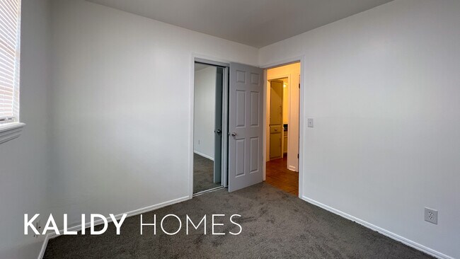 Building Photo - 2825 SW 76th St