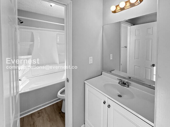 Building Photo - 218 Dove Pl