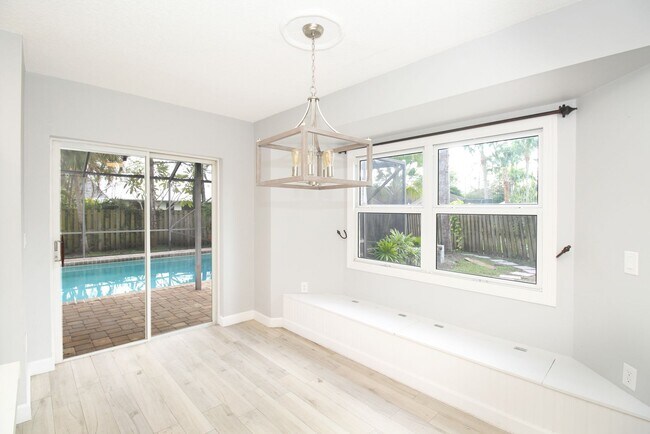 Building Photo - Spacious 4BR Pool Home on Quiet Cul-de-Sac in Wellington
