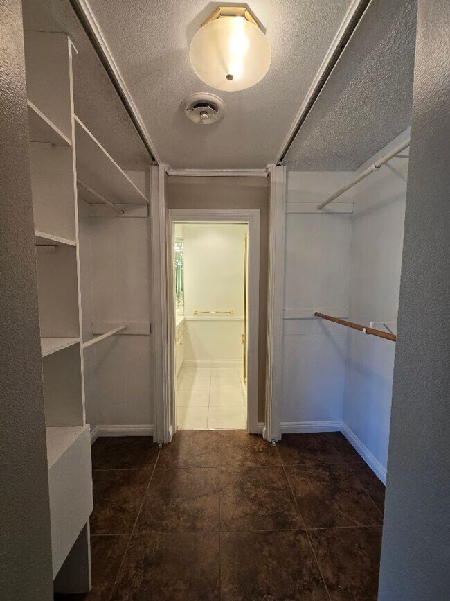 Building Photo - 3030 El Camino Ave