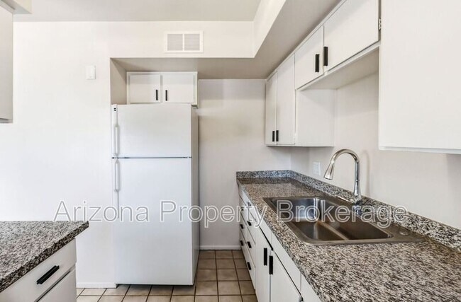 Building Photo - 2323 S College Ave