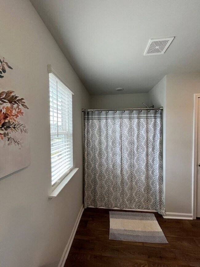 Building Photo - Discover this spacious 4-bedroom, 2.5-bath home in Winnabow, NC
