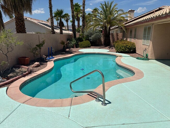 Building Photo - SW!! Single Story!! Pool!! NO HOA!!  Corne...