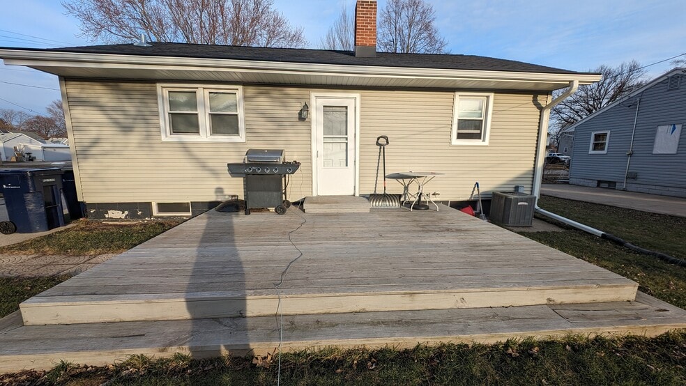 Building Photo - 729 Caroline St