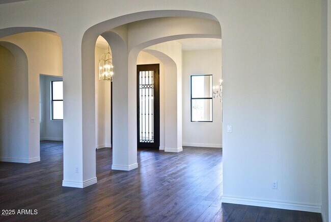 Building Photo - 2836 E Carob Dr