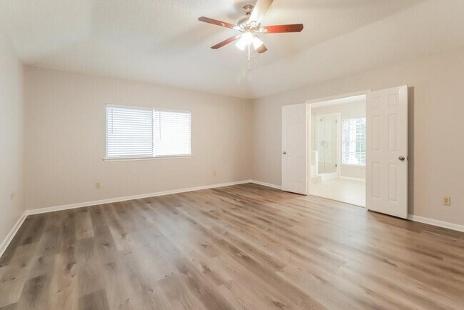 Building Photo - 10046 Lazy Meadows Dr