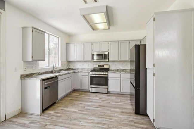 Building Photo - Spacious Solar-Powered 4-Bedroom, 3-Bath Home with Vaulted Ceilings & Tons of Storage! SEE VIDEO