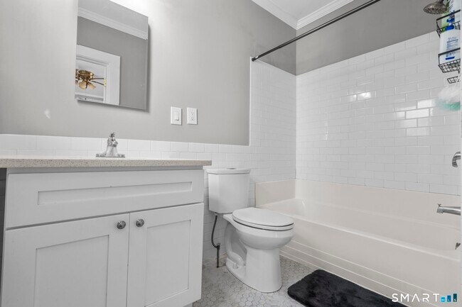 Building Photo - 118 Colonial Rd