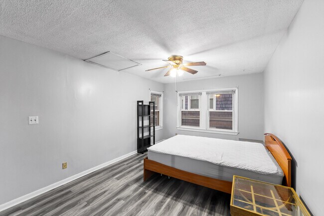 Building Photo - 23 2nd St