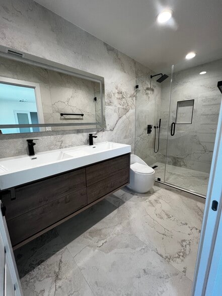 Building Photo - 14939 Tuba St