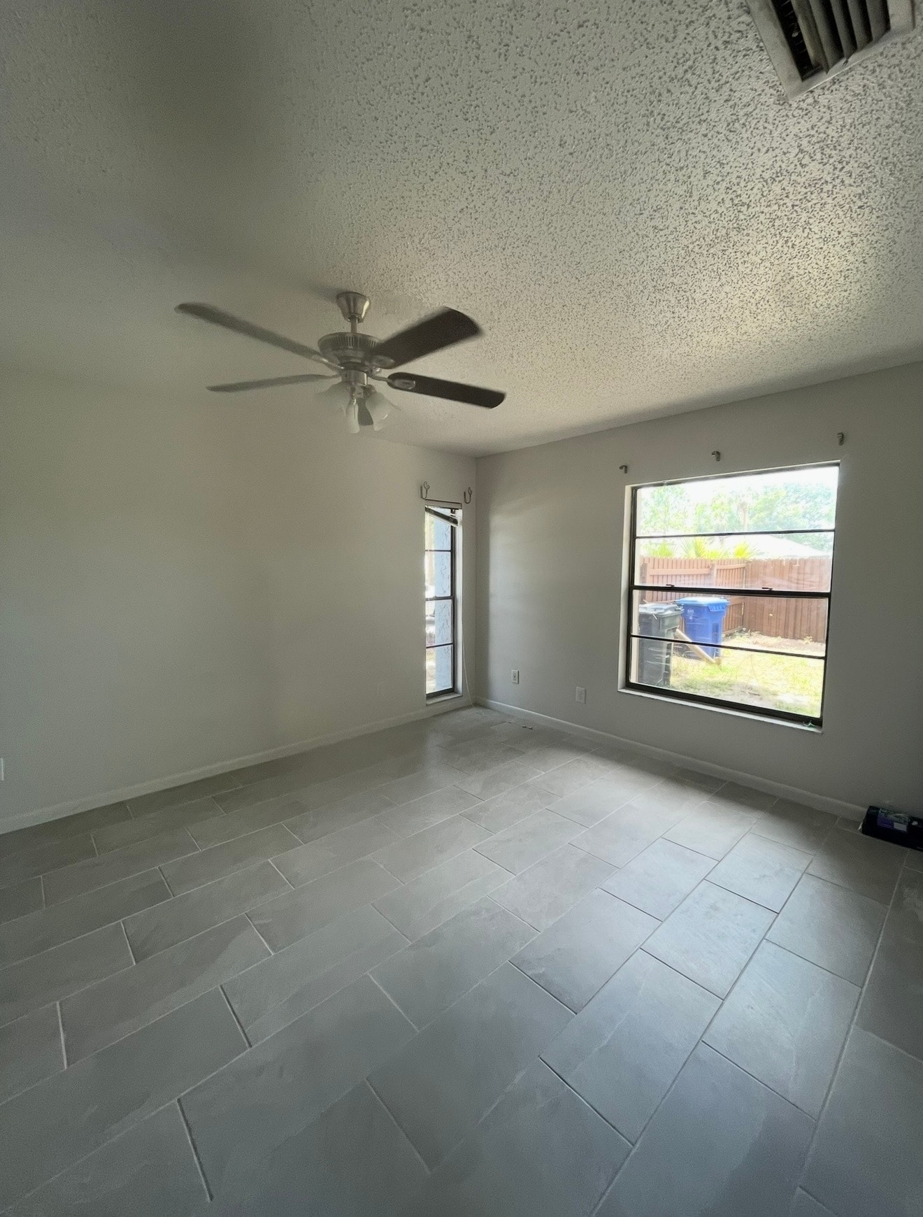 Building Photo - 10557 Parkcrest Dr