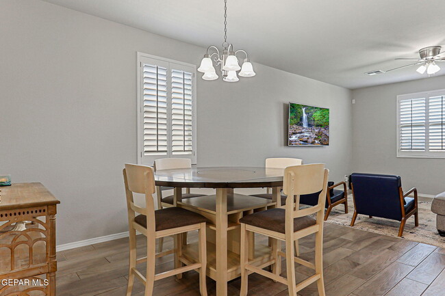 Building Photo - 3945 Desert Dunes Dr