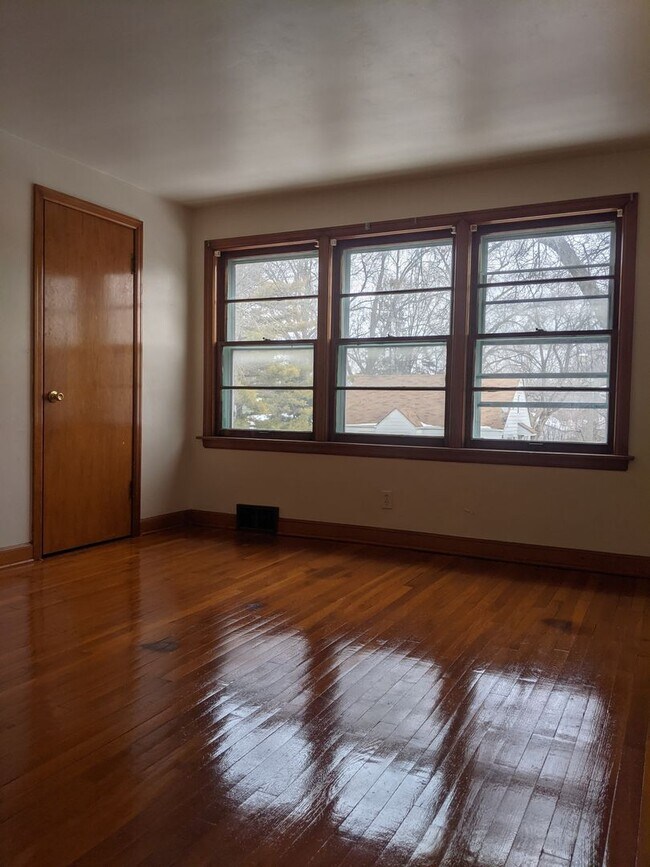 Building Photo - 5223 N 58th St